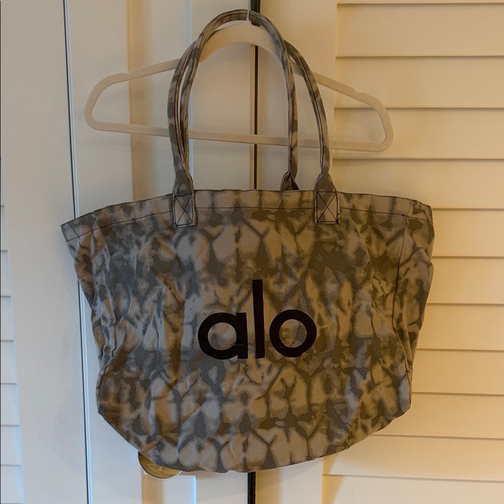 ALO Yoga Tie-Dye Tote Bag